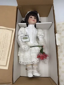 Vintage Heritage Signature Collection Porzellan Rose Puppe (#12354) - Bild 1 von 3