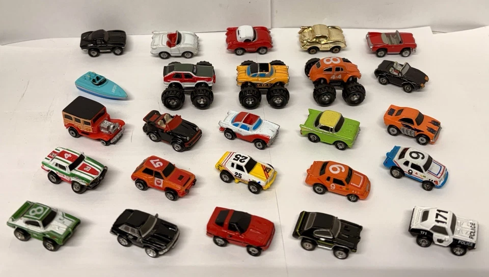 Lote Galoob Micro Machines, Carros, Monster 4x4, Corvette Stock Conversível Dourado - Imagem 1 de 4