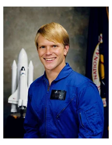 1978 NASA Astronaut George Nelson 8x10 Portrait Photo On 8.5" x 11" - Picture 1 of 1