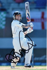NEW ZEALAND CRICKET: BRENDON McCULLUM SIGNED 6x4 TEST ACTION PHOTO+COA - Picture 1 of 1