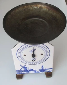 Alte Krups Waage Tellerwaage Messinggestell und Emaille Front mit Holland Motiv - Bild 1 von 12