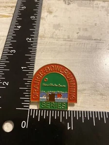 VINTAGE ORANGE BOWL RUNNING SERIES MIAMI WINTER GAMES PIN RARE AUTHENTIC ND - Picture 1 of 2