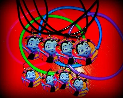 Vampirina -8 件珠宝包 - 派对礼物生日奖手链 吸血鬼 — 第 1/2 张图片