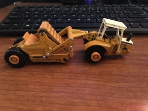 Vintage Ertl IH International 412B 1:64 Tractor Scraper - Picture 1 of 5