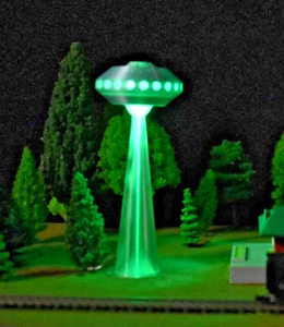 N Z T Scale Trains UFO Flying Saucer Space Ship With Abduction Green Laser Beam - Picture 1 of 9