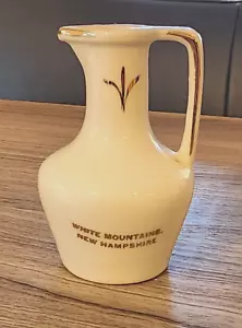 Vintage Small 4" White Mountains New Hampshire Bud Vase Souvenir Rare NH - Picture 1 of 2