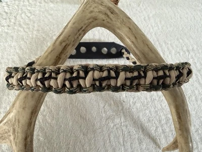 Eslinga de muñeca Woodland camuflaje/bronceado con arco Foto 1 de 4