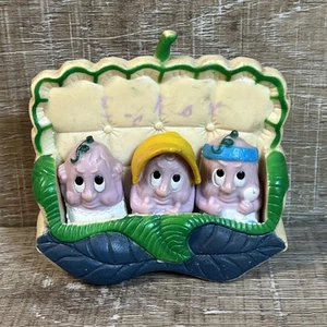 Vintage Anthropomorphic Baby Raisins Memo Buddies Refrigerator Memo Magnets Set - Bild 1 von 11