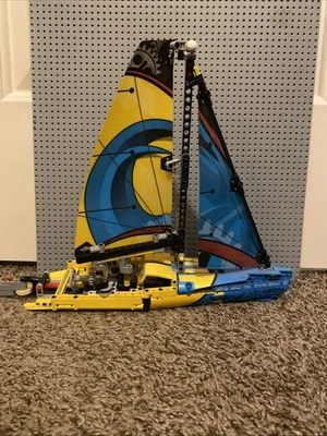 LEGO TECHNIC: Racing Yacht (42074) Completamente Completo Foto 1 de 4