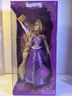 NUEVO EN CAJA Disney Store Enredado Cantando Rapunzel 17” Muñeca Linterna/Cabello Iluminado Sellado Foto 1 de 4