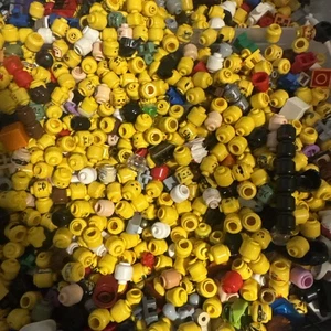 LEGO 50x CABEZAS DE MINIFIGURA ELEGIDAS AL AZAR GRAN VARIEDAD Color mezclado Calidad limpia - Imagen 1 de 2