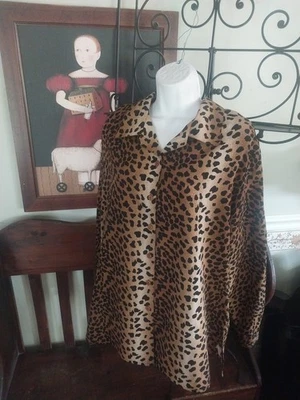 BLUSA JOANNA VINTAGE MANGA LARGA ESTAMPADO ANIMAL LEOPARDO 1X PLUS LAVABLE Foto 1 de 4