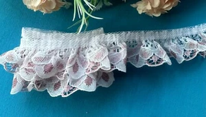 1 pulgada de ancho blanco/rosa polvorienta color volantes precio por yarda - Imagen 1 de 2