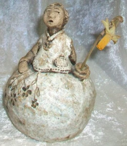 Vaso vintage floreale scolpito Brut Outsider arte gres ceramica bocciolo firmato Izzy - Foto 1 di 24