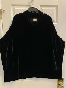 Top manga larga cuello capucha monje terciopelo negro Eskandar (1) $2275 - Imagen 1 de 4
