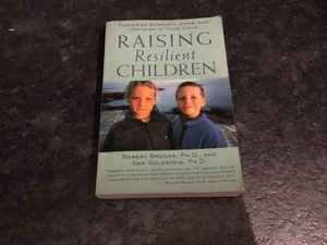 Raising Resilient Children:Fostering Strength, Hope, and Optimism in Your Child - Foto 1 di 5