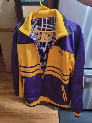 Jaqueta casaco reversível NBA Los Angeles Lakers roxa/dourada tamanho Gg - Imagem 1 de 4