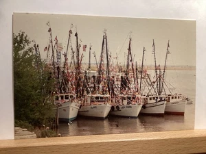 Shrimp Boats Docked in the Darien River: Darien, GA - Vintage Postcard - Picture 1 of 3