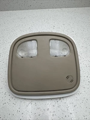 Pontiac G6 2007-2010 conjunto de lámpara de luz de mapa cúpula central delantera beige B432-3 Foto 1 de 4