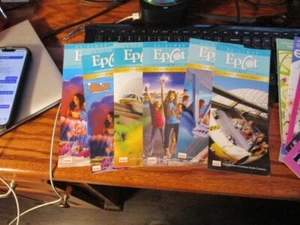 Lot 21 EPCOT Guide Karten von 2007 bis 2025 - Bild 1 von 4