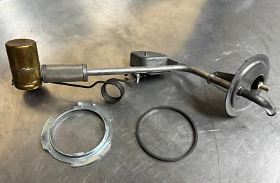 Mustang 1965 transmisor de combustible Shelby GT350 FoMoCo línea de montaje original C4ZF ¡Como nuevo! Foto 1 de 2