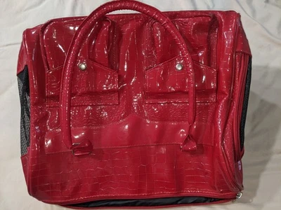 Transportador para mascotas de cuero sintético rojo Wag-a-tude hasta 10 lb. Foto 1 de 4