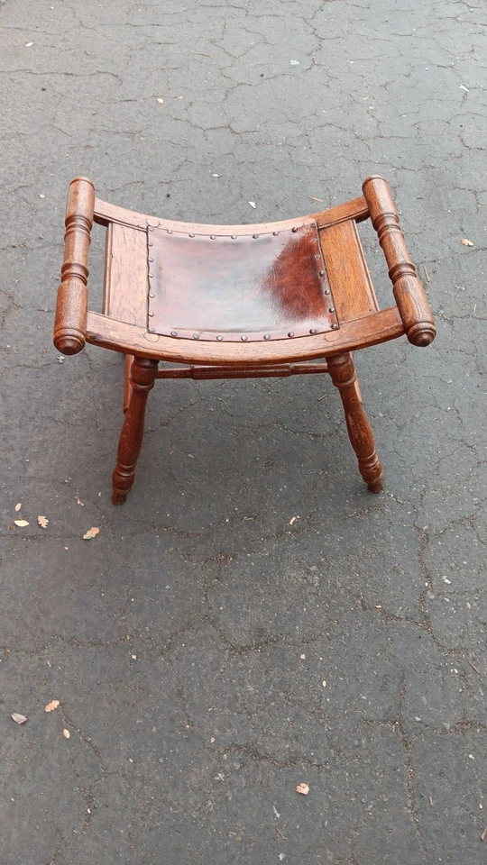 Старинный английский дубовый деревянный ножной табурет XIX века с поворотными ножками кожаное сиденье - Изображение 1 из 4