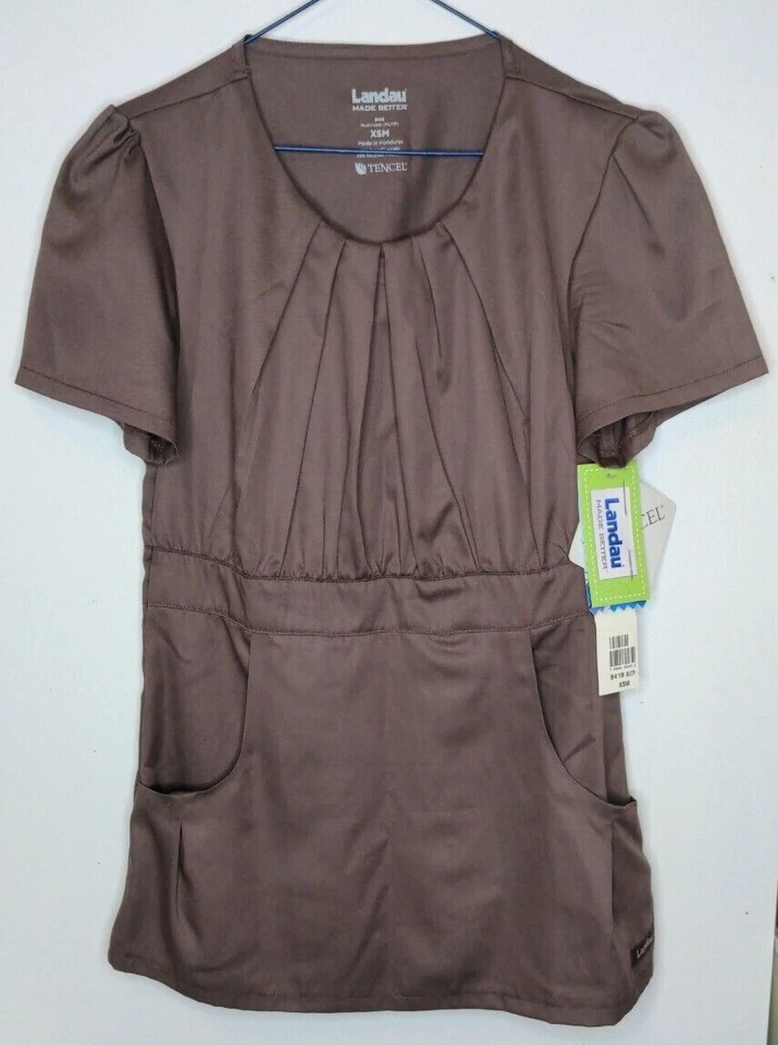 Blusa Médica Landau Tencel Champiñón Marrón Plisado Suave Estilo 8418 XS - NUEVA CON ETIQUETAS Foto 1 de 4
