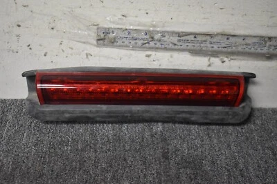 2000-2006 GMC YUKON DENALI LÂMPADA DE MONTAGEM ALTA FABRICANTE DE EQUIPAMENTO ORIGINAL - Imagem 1 de 4