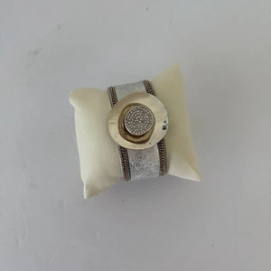 Pulsera suave tono plata con cierre magnético acento de diamantes de imitación - Imagen 1 de 5