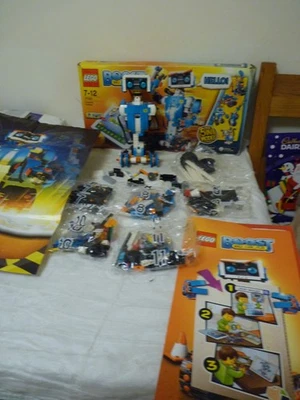 LEGO BOOST 17101 5 IN 1 CREATIVE TOOLBOX ROBOT BOXED - Image 1 of 4