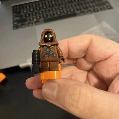 LEGO Star Wars Minifigura Jawa con Insignia de Oro (Genuino) Foto 1 de 3