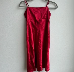 Vintage Valerie Stevens Urlaub rot 100 % Seide Slip Mini Schürze Kleid Größe Small - Bild 1 von 5