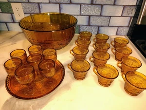 Juego de 19 tazas y platos de fiesta Tiara Indiana con patrón de flores ámbar de vidrio - Imagen 1 de 9
