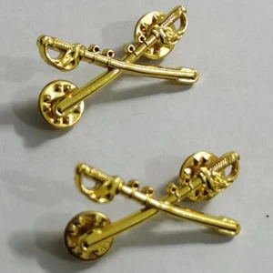 1 Paar US Army Cavalry Hat Revers Insignia Badges Pin Two Crossed Sabers Insignia - Bild 1 von 4