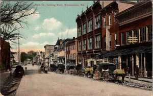 WESTMINSTER, MARYLAND - HORSE DRAWN CARRIAGES ALONG BUSY MAIN STREET - POSTCARD - Picture 1 of 2