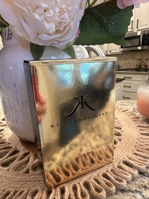 Kim Kardashian Gold de Kim Kardashian, spray eau de parfum de 3,4 oz para mujer Foto 1 de 3