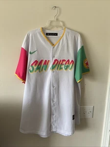 Herren Nike San Diego Padres Fernando Tatis Jr #23 City Connect Trikot Gr. 3XL - Bild 1 von 6