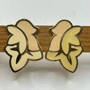 Vintage Monet Gold Tone Cream Pink Enamel Clip On Earrings Leaf Floral Large 1.5 - Picture 1 of 5