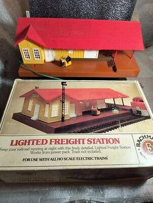 Bachmann HO Scale Built Lighted Freight Station #46216 Lot 21 - Image 1 of 4