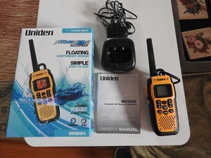 Uniden MHS050 Submersible Waterproof 2.5W VHF Marine Radio - Picture 1 of 3