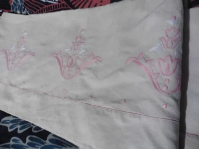 ANCIEN DRAP PUR LIN CREME FRISE DE FLEURS EN ROSE POINTS DE BOURDONS 230X320 CM - Photo 1/4