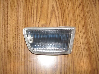 LEXUS LS400 MARKER REFLECTOR LENS RH 1998-2000 OEM PASSENGER - Image 1 of 2