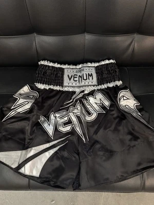 Pantalones cortos venum muay thai Foto 1 de 3