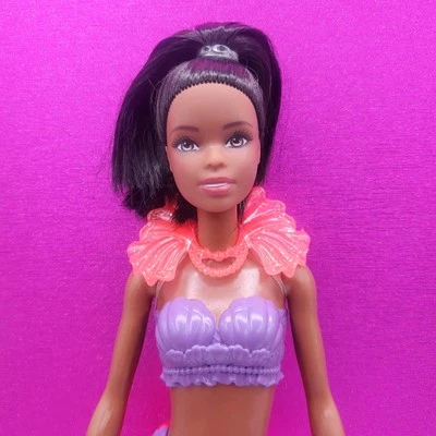 Barbie Híbrida Sirena Dreamtopia, Cabeza Barbie Baloncesto. 14,5" Foto 1 de 4