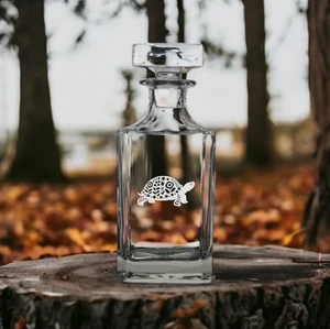 Jarra Floral Tortuga 26 Oz Whisky Bourbon Vidrio Premium Personalizar Regalo NUEVO - Imagen 1 de 9