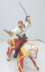 Pirat (2004) 4,5" hoch mit dekoriertem Pferd (1998) 5" l Figuren von Papo aus Kunststoff - Bild 1 von 10