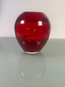 Whitefriars ruby red ovoid glass vase, by Geoffrey Baxter - Picture 1 of 5