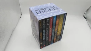 Mortal Engines By Phillip Reeve Eight Book Set W/ Box Book Set 8 Paperback - Imagen 1 de 1