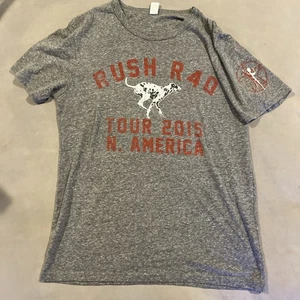 Camiseta RARA - Rush - R40 North American Tour 40 Aniversario Concierto 2015 - M - Imagen 1 de 5